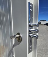 4m Isolierter Lagercontainer in RAL 9002 inkl. großer Einflügeltür